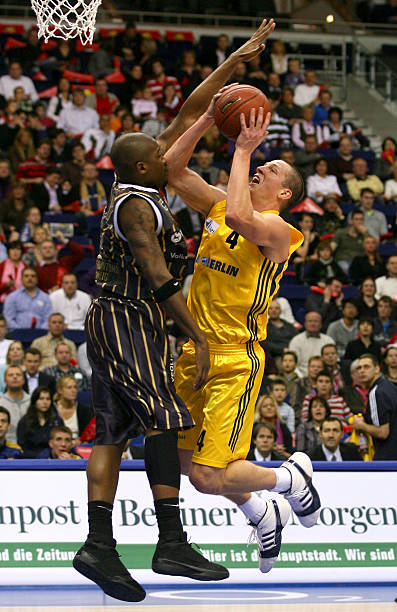 间的对立中 间的对立中