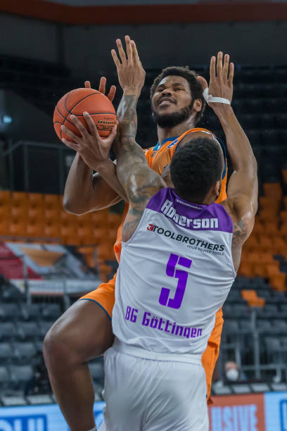 极防守造成 极防守造成