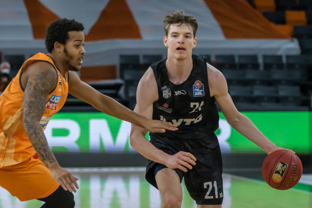 巅峰背后的 巅峰背后的