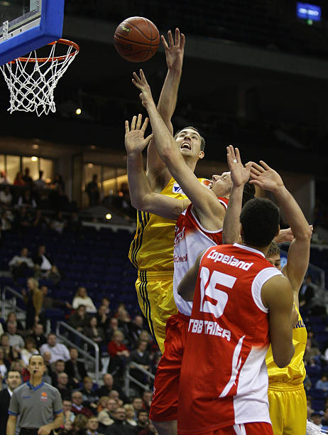 建中的休斯 建中的休斯